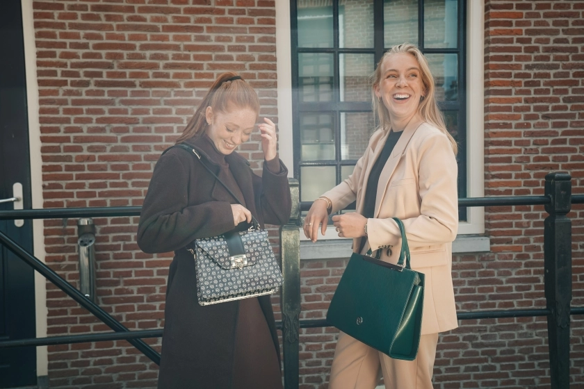 Welke tas past bij een bruiloft, receptie, bedrijfsfeest of Kerst?